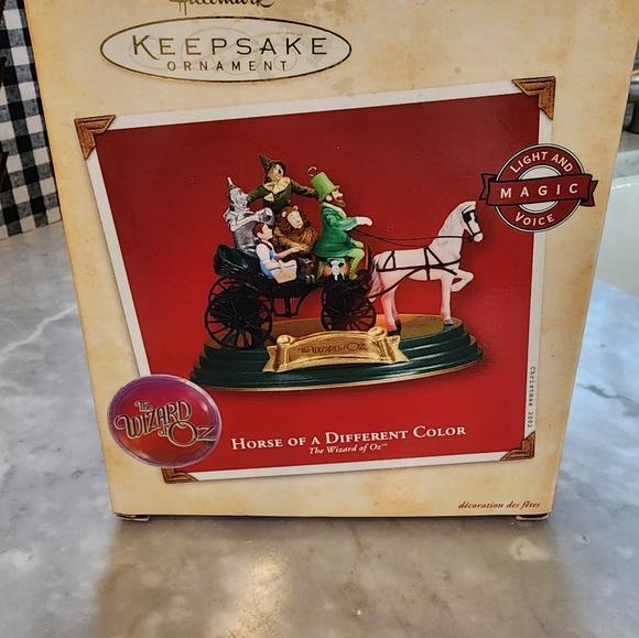 Horse Of A Different Color Hallmark Christmas Wizard of Oz ornament - Picture 4 of 6